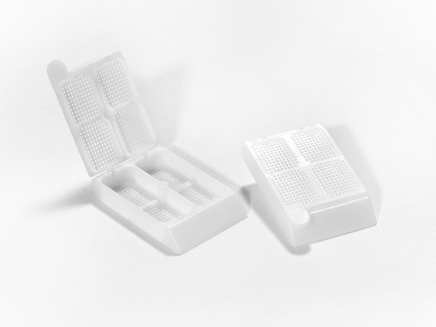 2 COMPART BIOP CASS W COVER