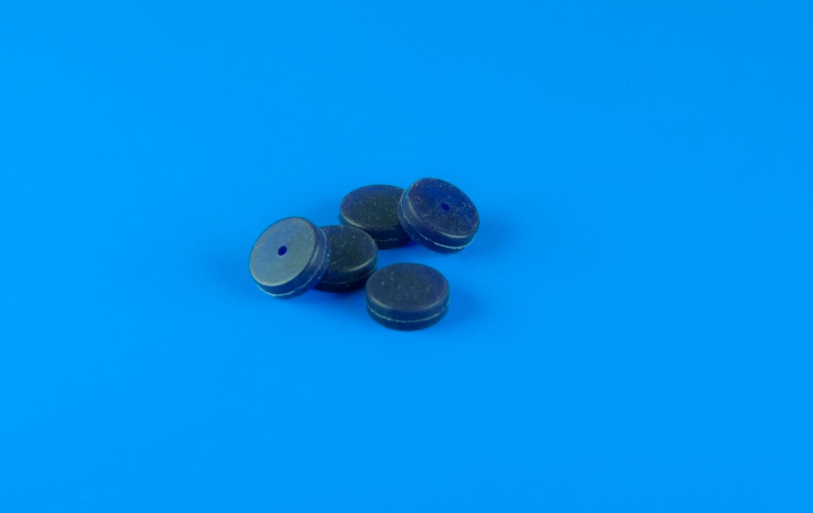 9.5mm Diameter Purple General Purpose GC Septa with Guide Hole, 3mm Thick, Long Life - 450 Injections, Max Temp 325°C